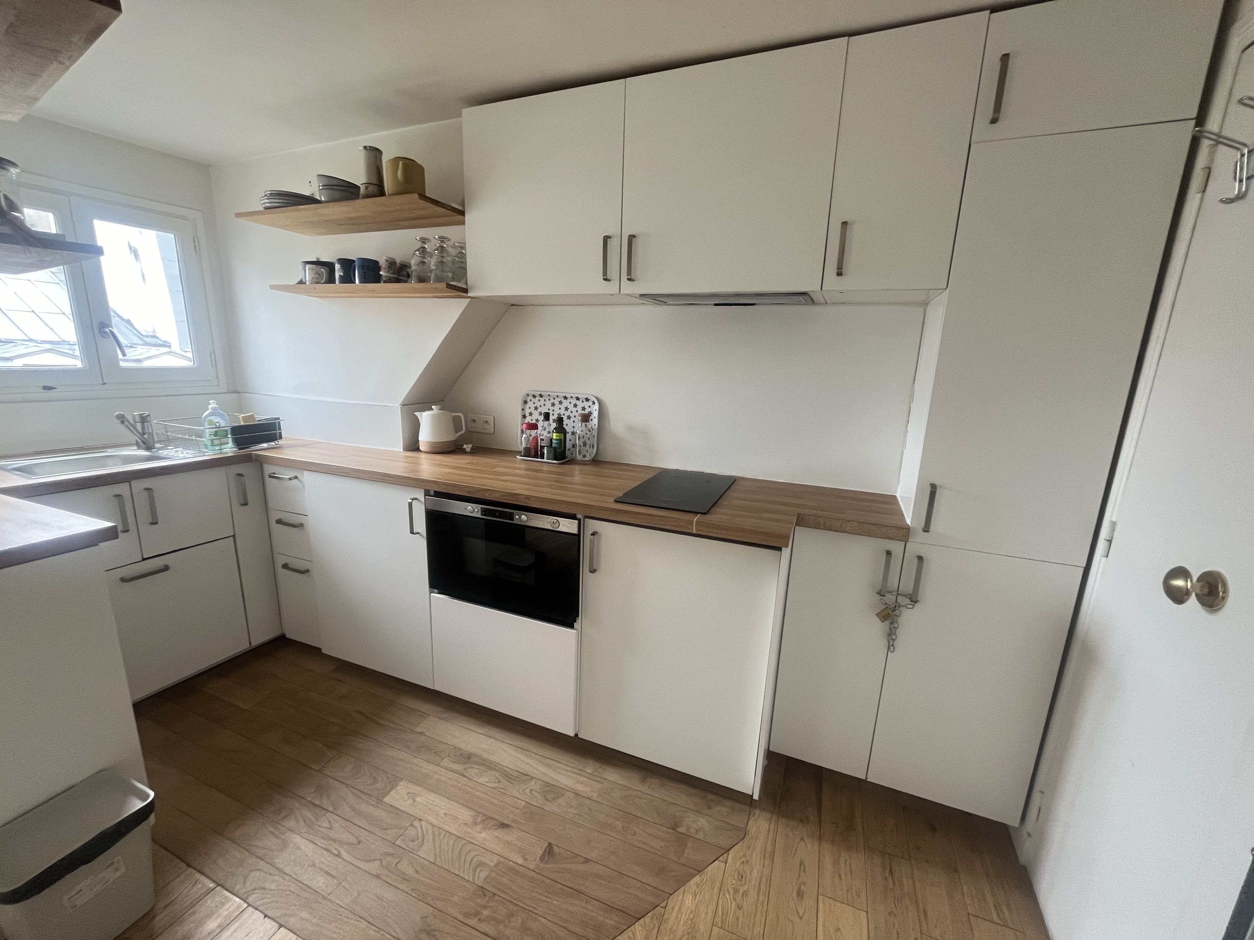 Kitchen with wooden worktop, oven and sink
