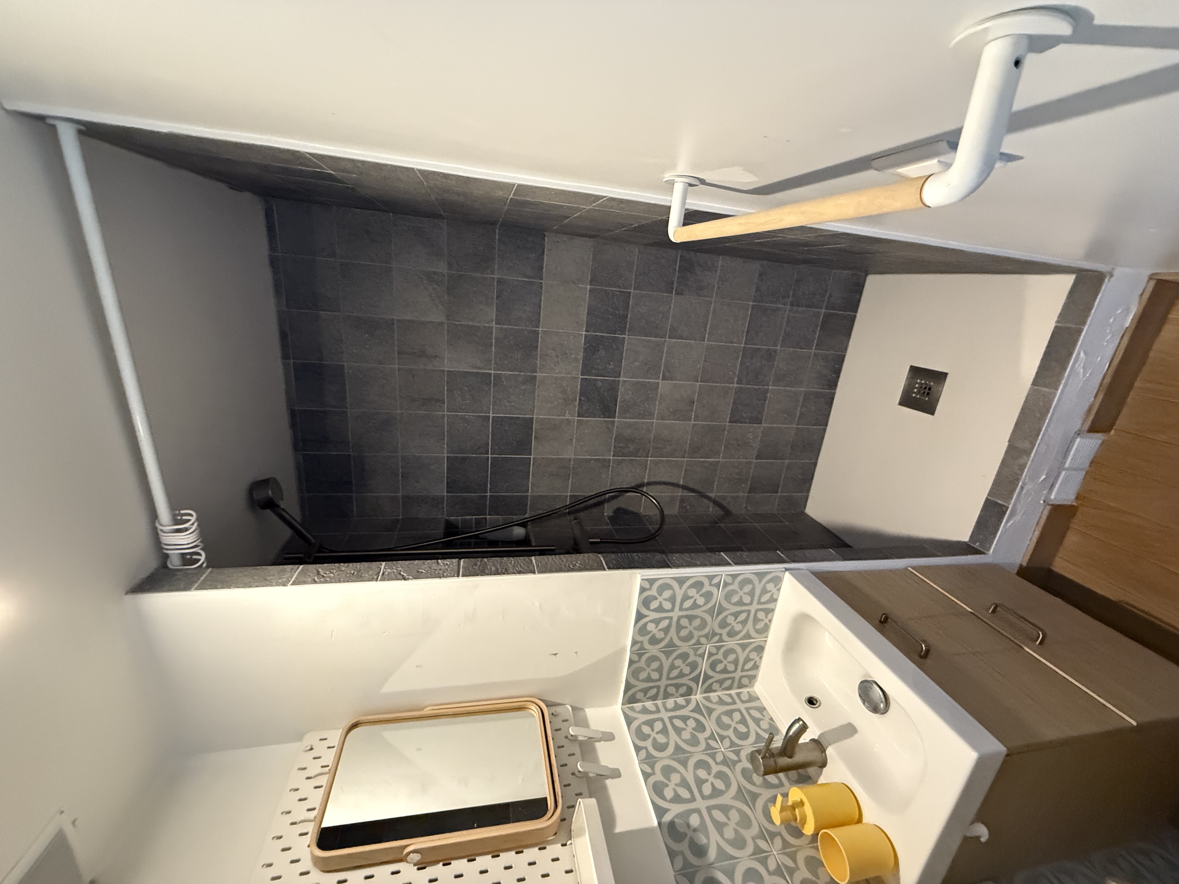 Bathroom with tiled shower and washbasin